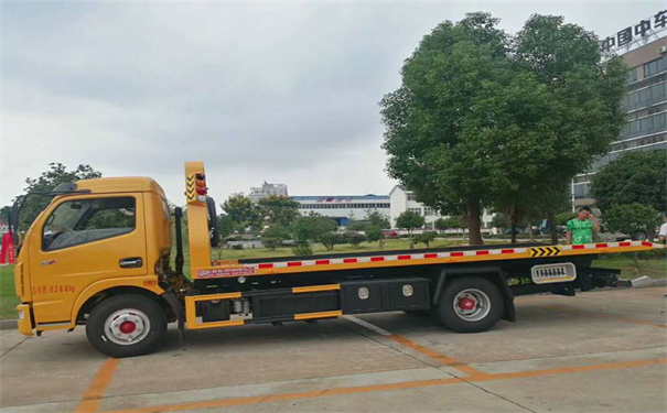 丽江定远24小时拖车救援电话号码，定远道路救援公司怎么收费的